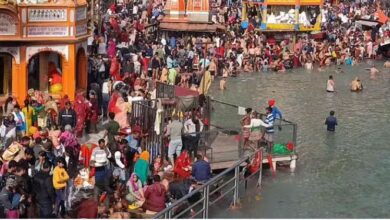 Photo of स्नान के लिए हरिद्वार में उमड़ी श्रद्धालुओं की भीड़, खचाखच भरे हुए गंगा के सभी घाट