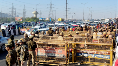 Photo of गाजियाबाद बॉर्डर पर यूपी पुलिस ने राहुल और प्रियंका गांधी को रोका